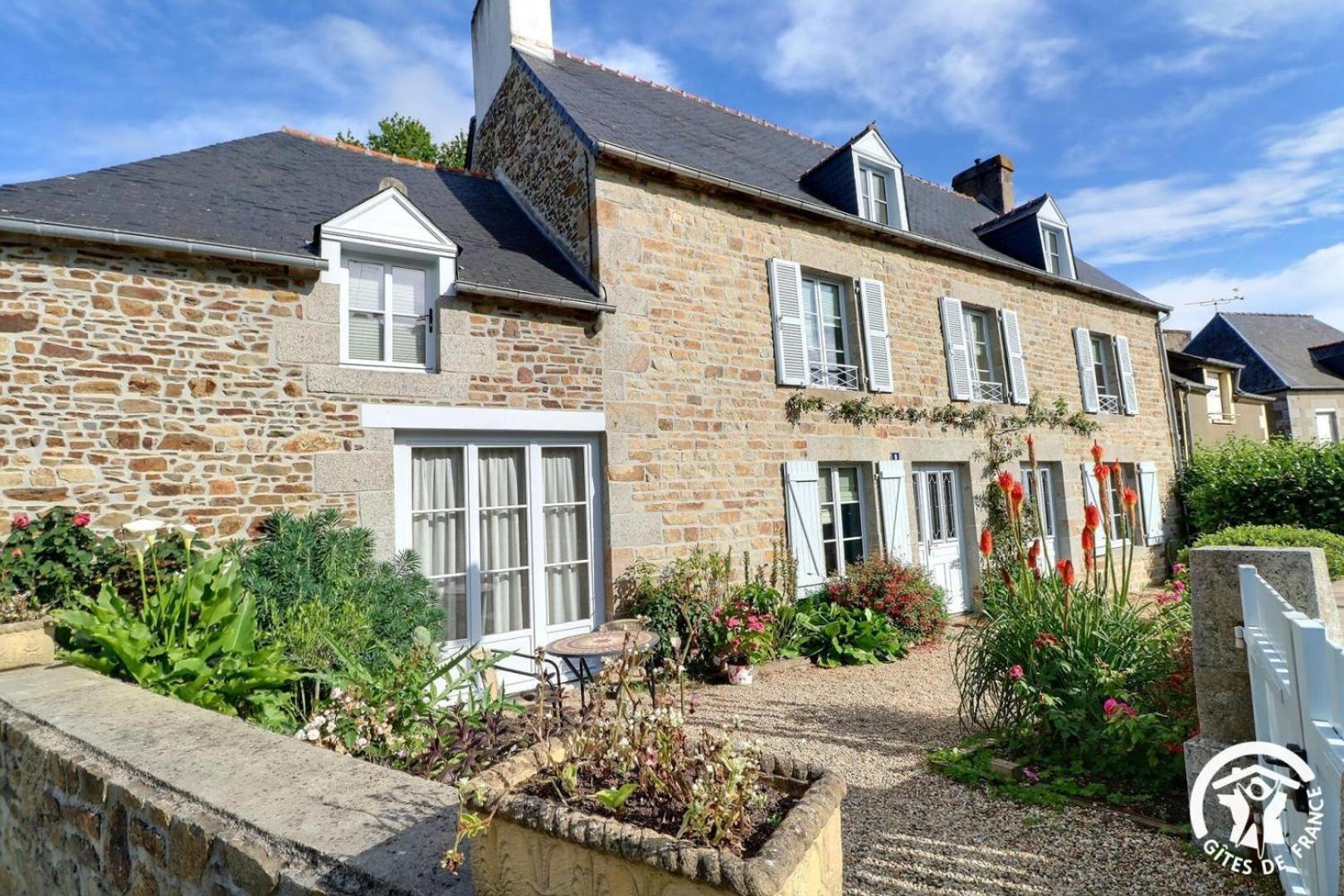 Le Jardin De Quercus Bed & Breakfast Bazouges-la-Pérouse Exterior foto