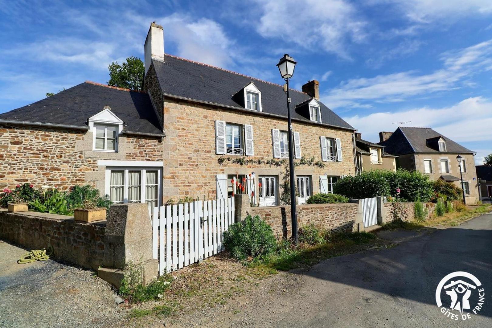 Le Jardin De Quercus Bed & Breakfast Bazouges-la-Pérouse Exterior foto