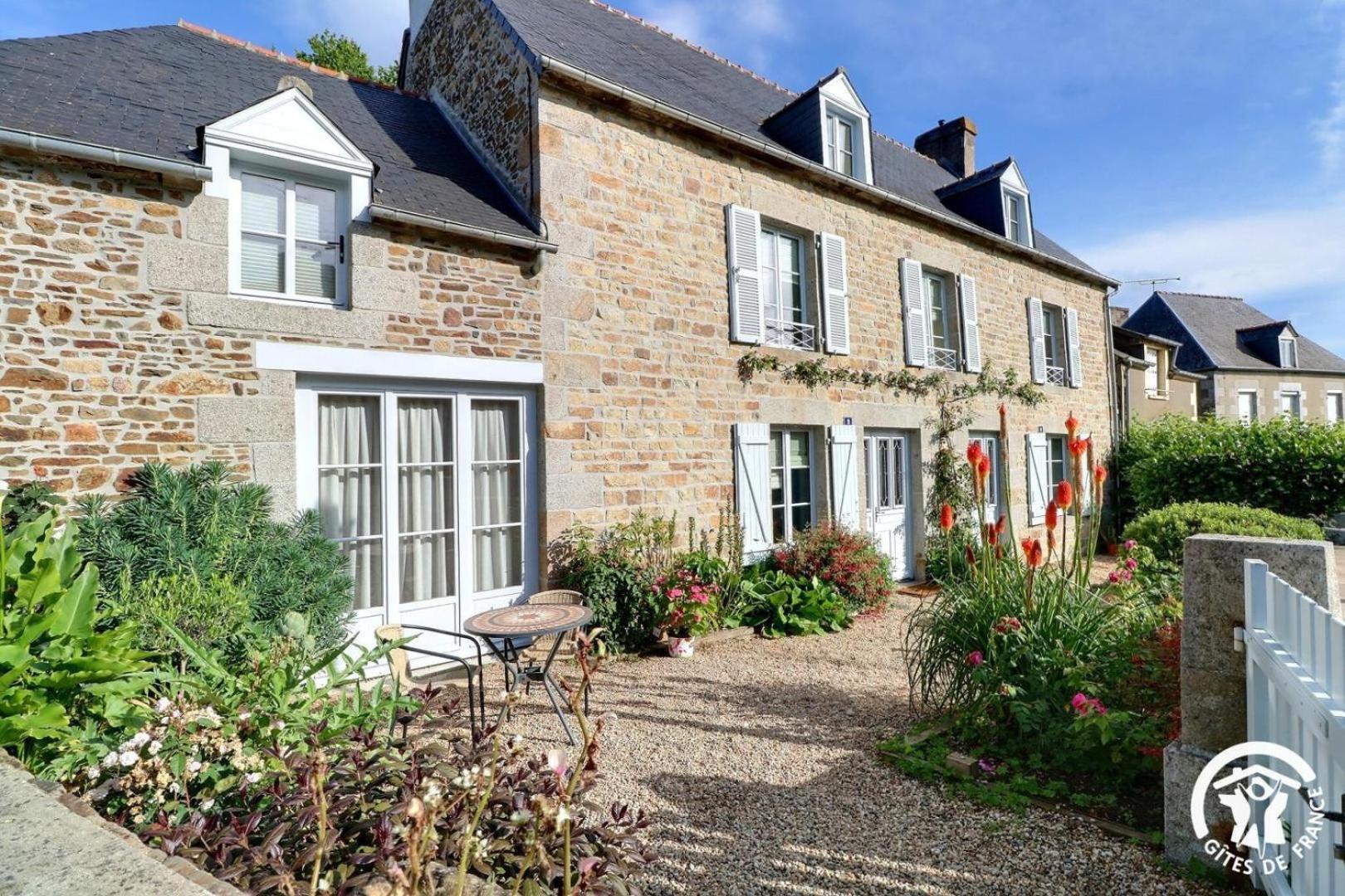 Le Jardin De Quercus Bed & Breakfast Bazouges-la-Pérouse Exterior foto